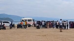 Eight students drown in the sea